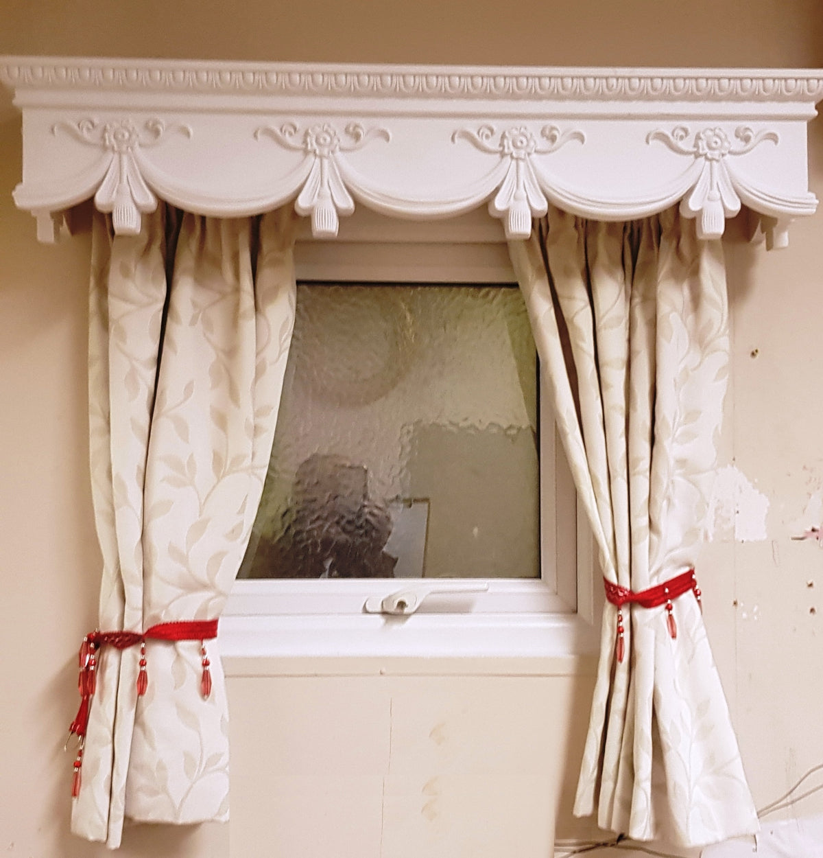 CURTAIN BOX VALANCE PELMET WINDOW DOOR CORNICE COVER VICTORIAN 4 FEET 48 INCHES LONG  (122 CM X 18.5 CM HIGH X 18.5 CM  )  Weight 2.2 kg