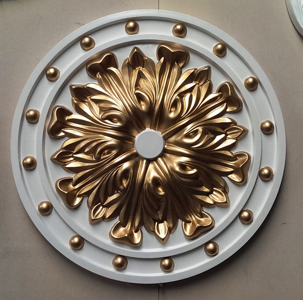 Gold Beautiful Ornate white Ceiling rose Home Decor Victorian Medallion 52cm CR4