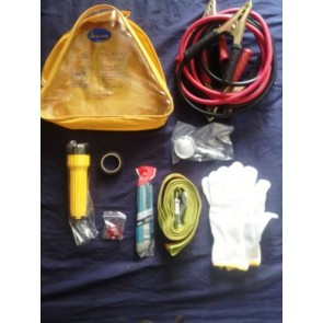 CAR VAN EMERGENCY TOOLBOX TOWING SAFETY BOOT KIT JUMP LEADS TORCH ROPE BAG AC13