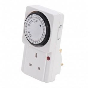 BRAND NEW PLUG-IN MECHANICAL TIMER 7 DAY LIGHT SECURITY HOME SOCKET P105